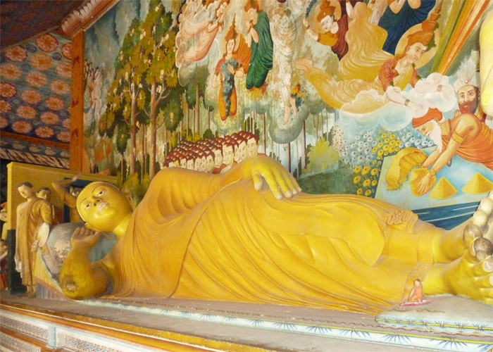 Kingdom Ayurveda Resort - Statua del Buddha, tempio di WEHERAHENA - Sri Lanka